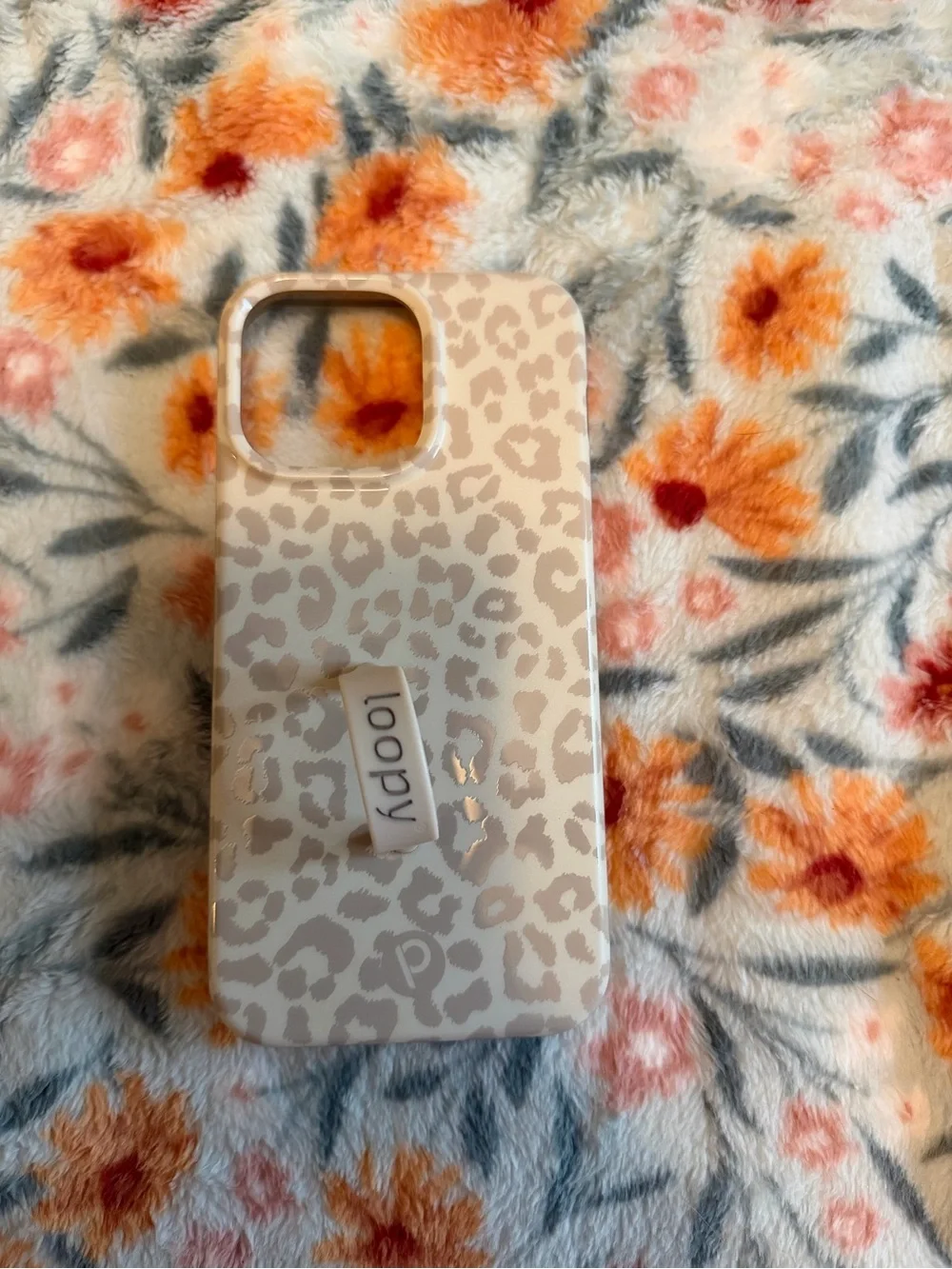 Loopy Case Beige Leopard Print Phone Case with Loopy Grip